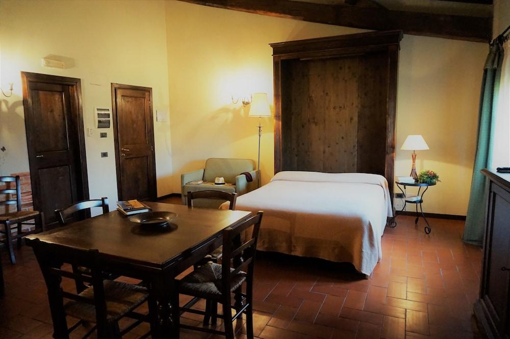 Agriturismo Antico Borgo Poggitazzi Террануова-Браччоліні Екстер'єр фото