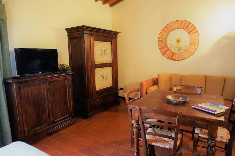 Agriturismo Antico Borgo Poggitazzi Террануова-Браччоліні Екстер'єр фото