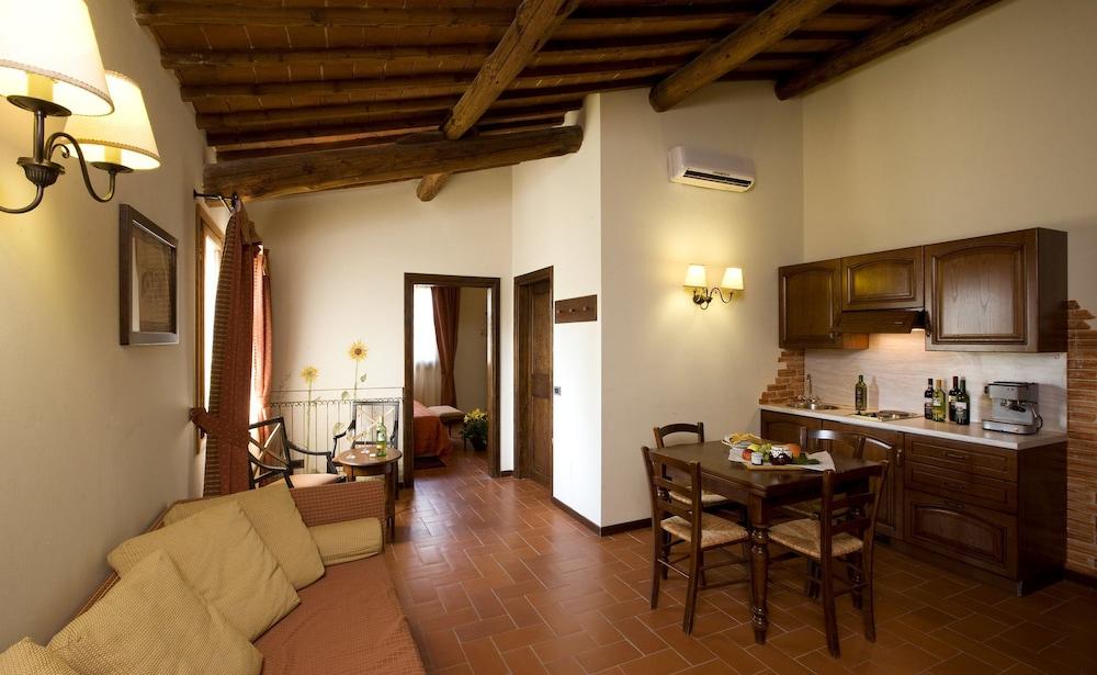 Agriturismo Antico Borgo Poggitazzi Террануова-Браччоліні Екстер'єр фото