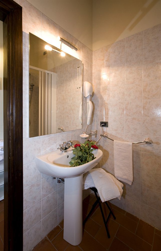 Agriturismo Antico Borgo Poggitazzi Террануова-Браччоліні Екстер'єр фото